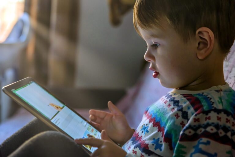 Screen Time & Child Development: Creating a Smart Digital Routine